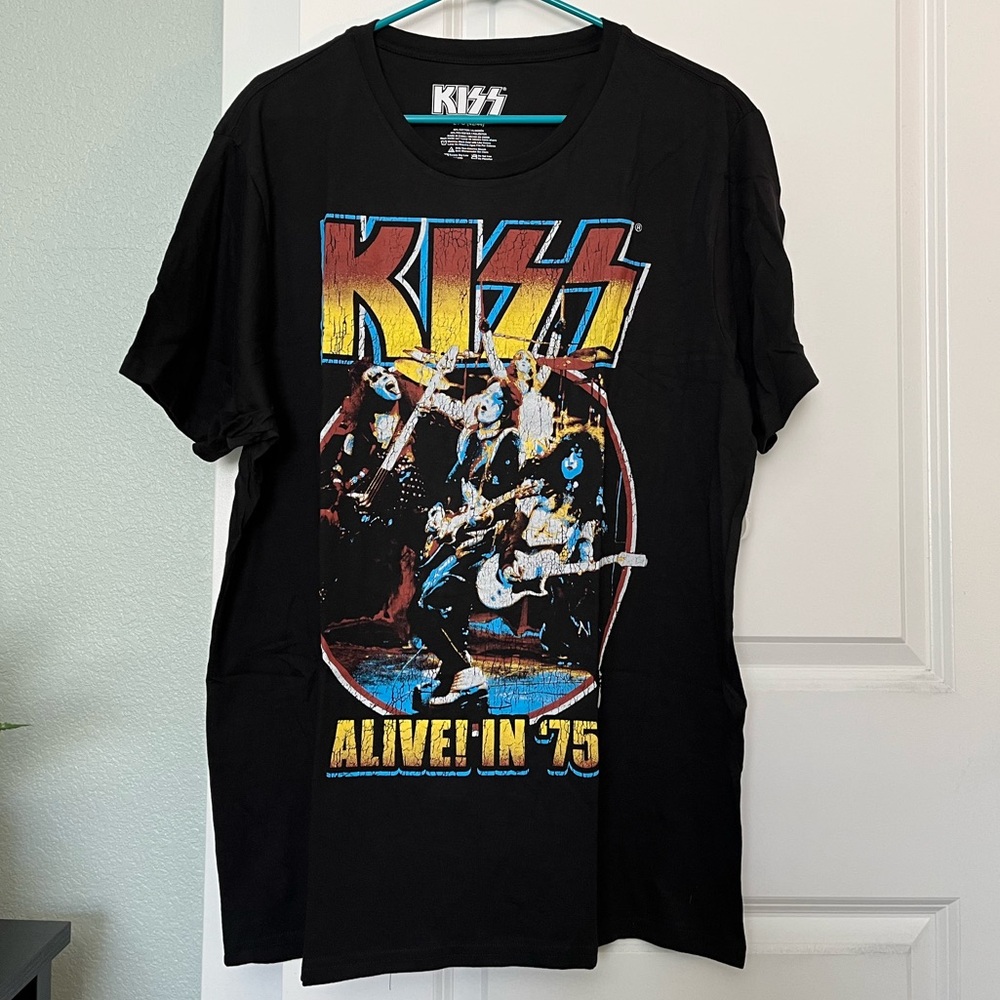 NWOT! KISS 'Alive! In '75' Black Tee with Yellow, Red and Blue Graphic